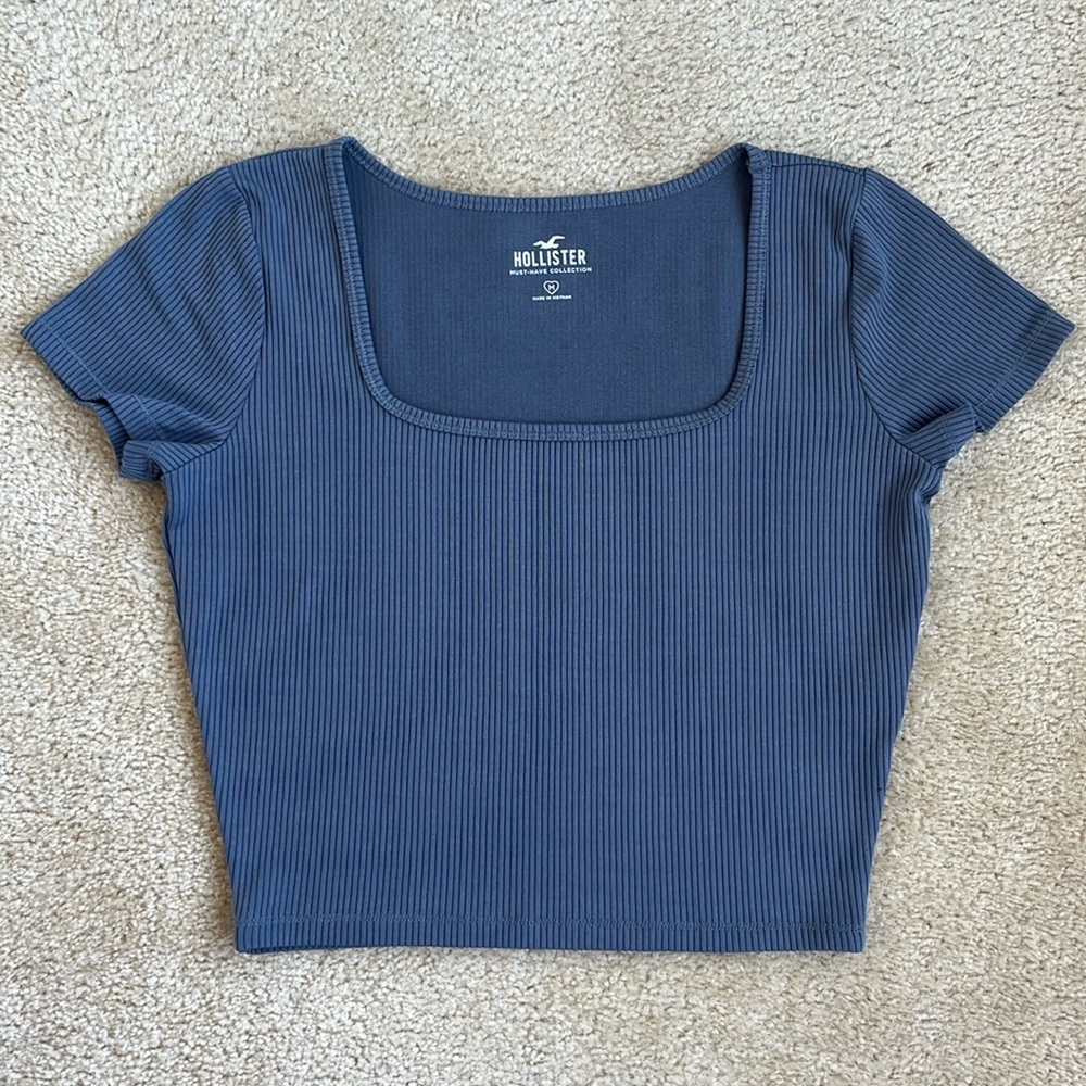 Hollister Ribbed Stretch Scoop Neck Short Sleeve Crop Top in Blue Women's Medium